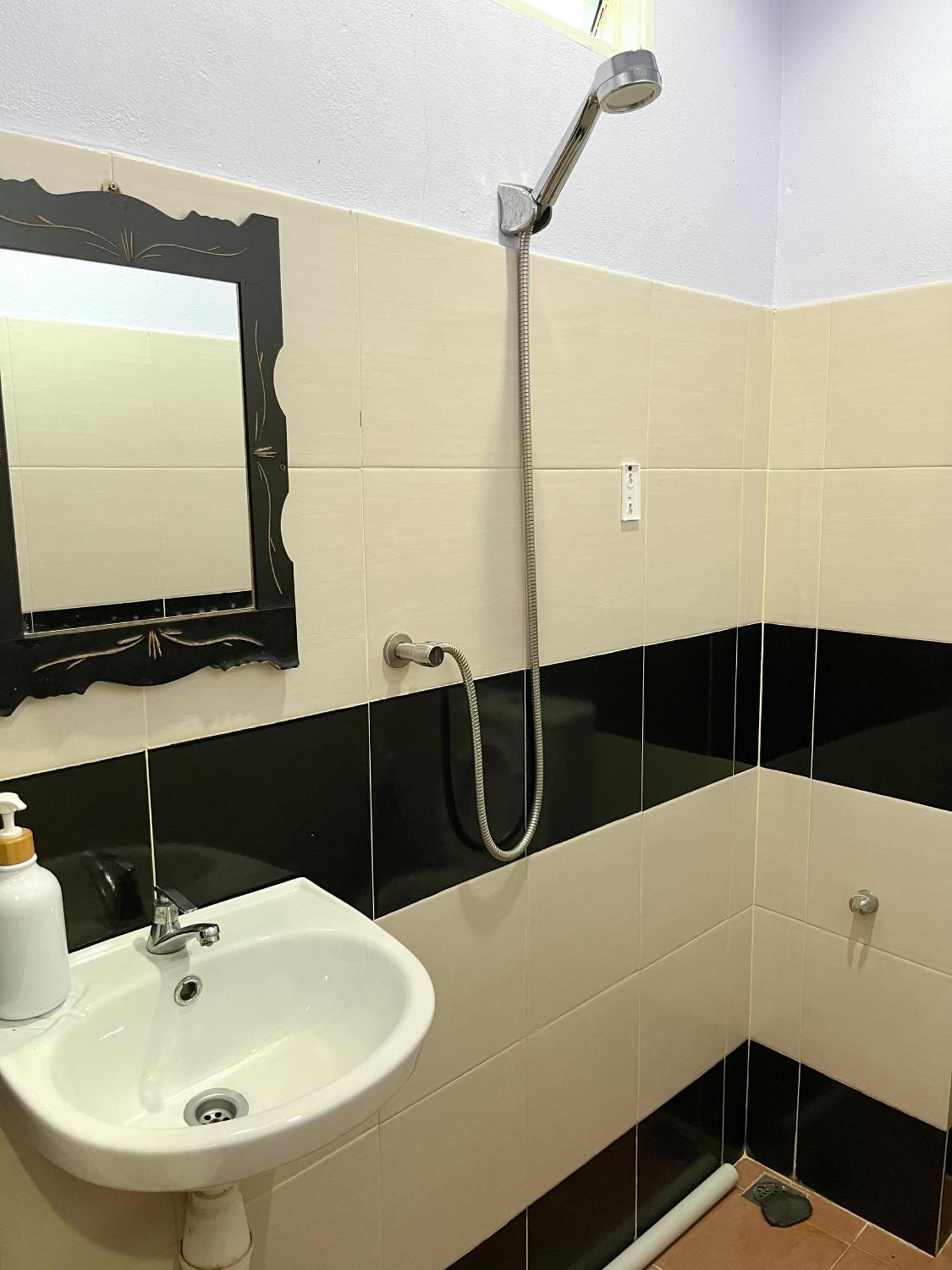 Rayyan'S Roomstay Pantai Kok Eksteriør bilde